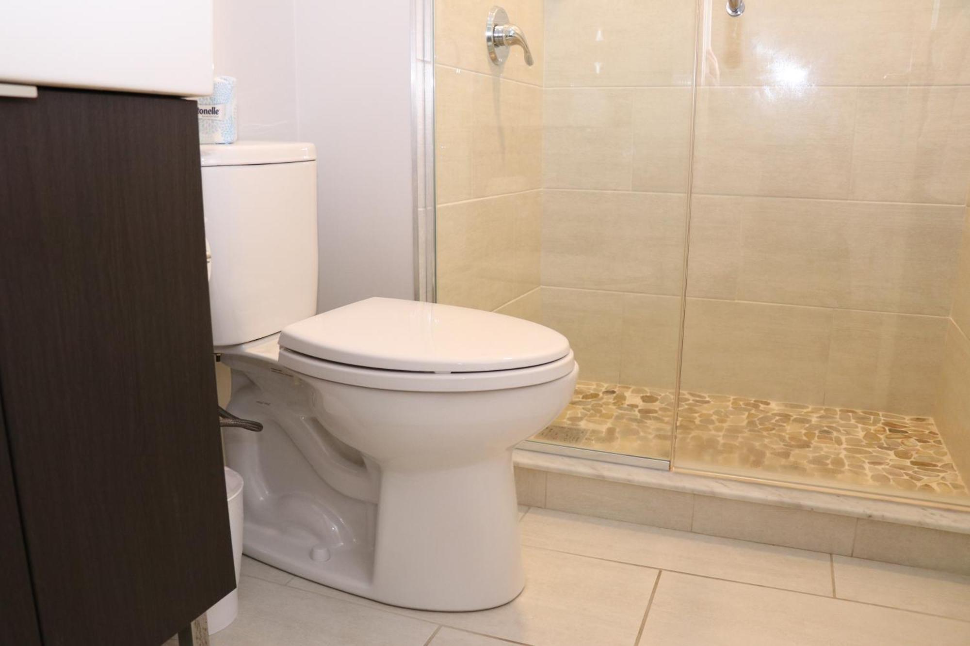 A Stylish Stay W/ A Queen Bed, Heated Floors.. #34 Brookline Exterior foto