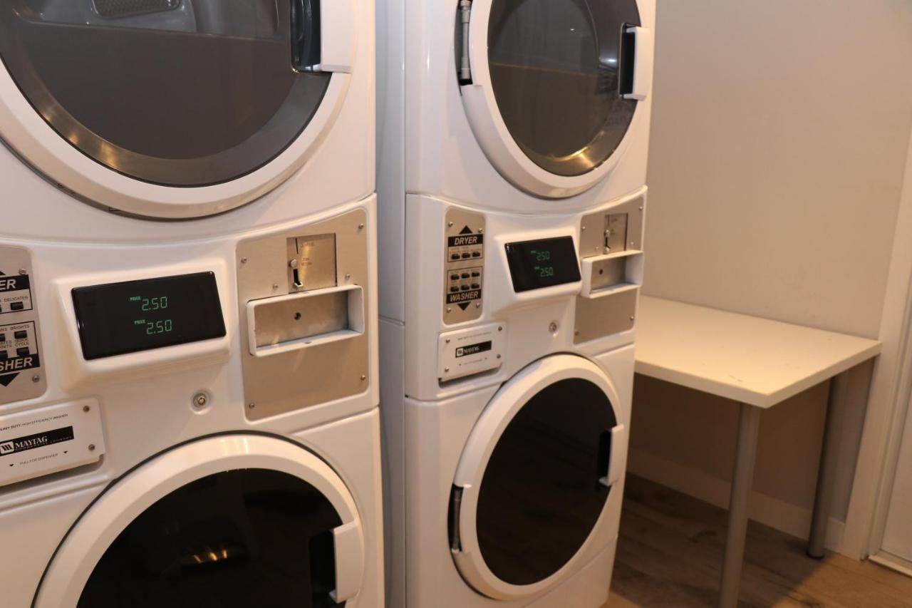 A Stylish Stay W/ A Queen Bed, Heated Floors.. #34 Brookline Exterior foto